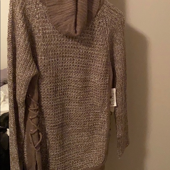 Pullover - Picture 1 of 4